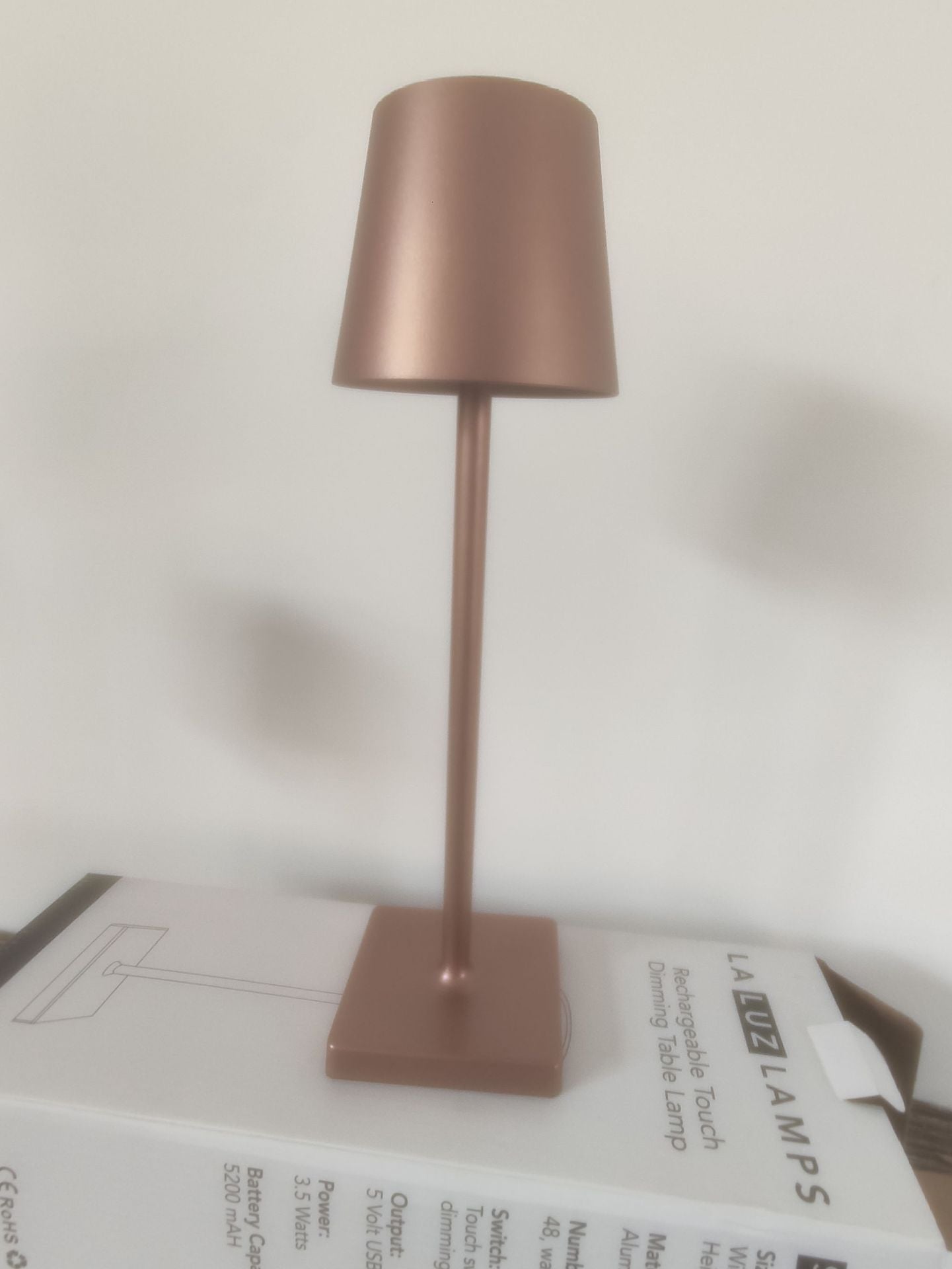 Touch-Dimming Decorative Table Lamp for Coffee Shop Ambiance Rekea Furnitures